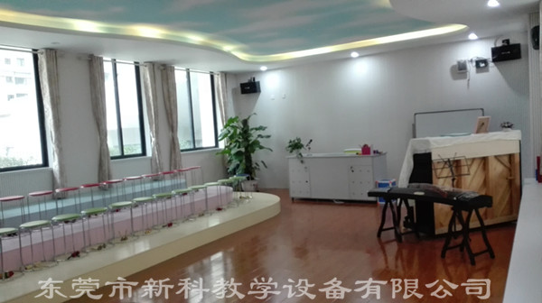 <a href='http://m.tjxblsf.com/chanpin/58-1.html' target='1' style='font-size:18px; font-weight:bold; color:#000000;'>音樂功能室</a>