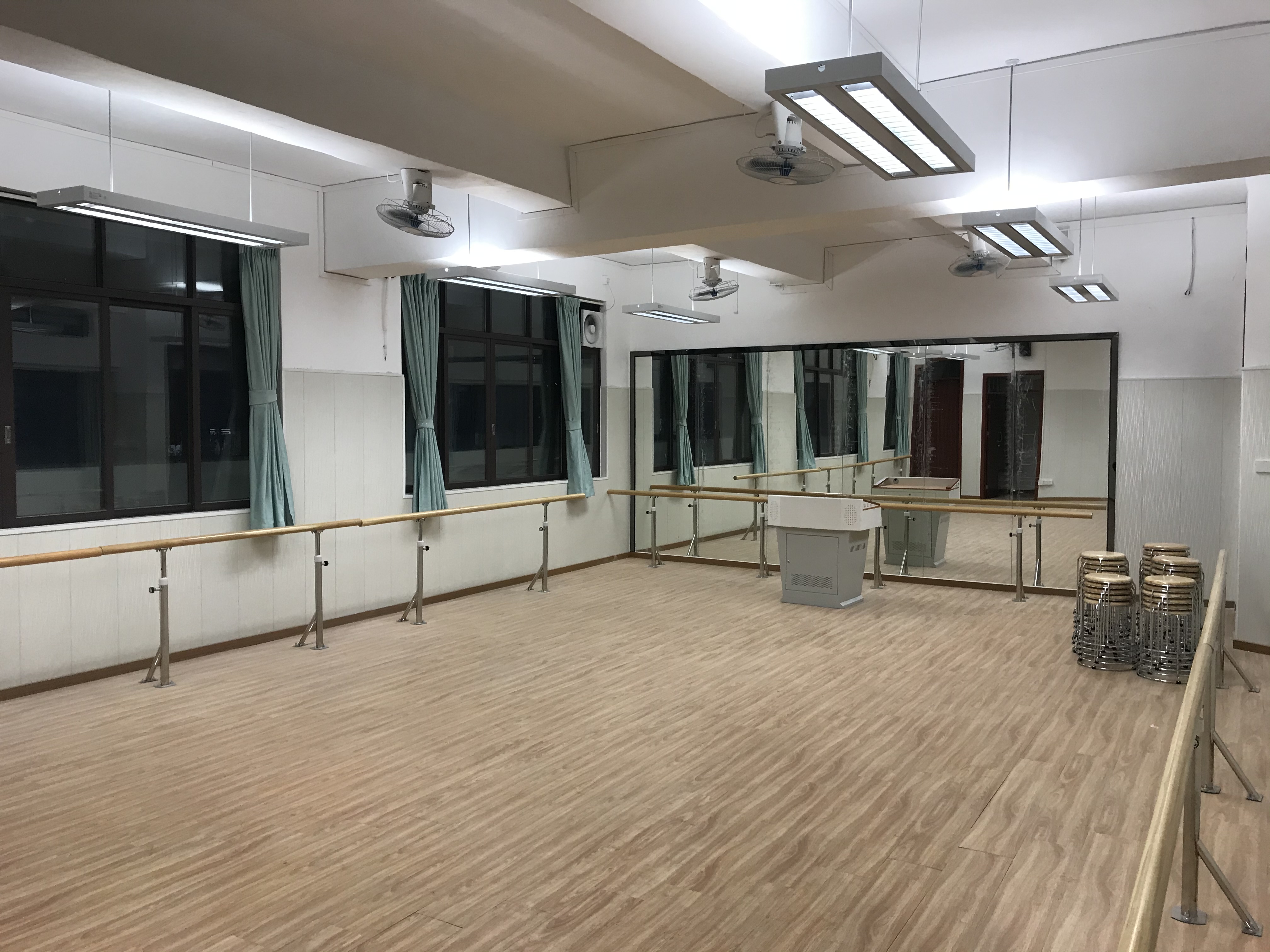 <a href='http://m.tjxblsf.com/chanpin/59-1.html' target='1' style='font-size:18px; font-weight:bold; color:#000000;'>舞蹈室</a>