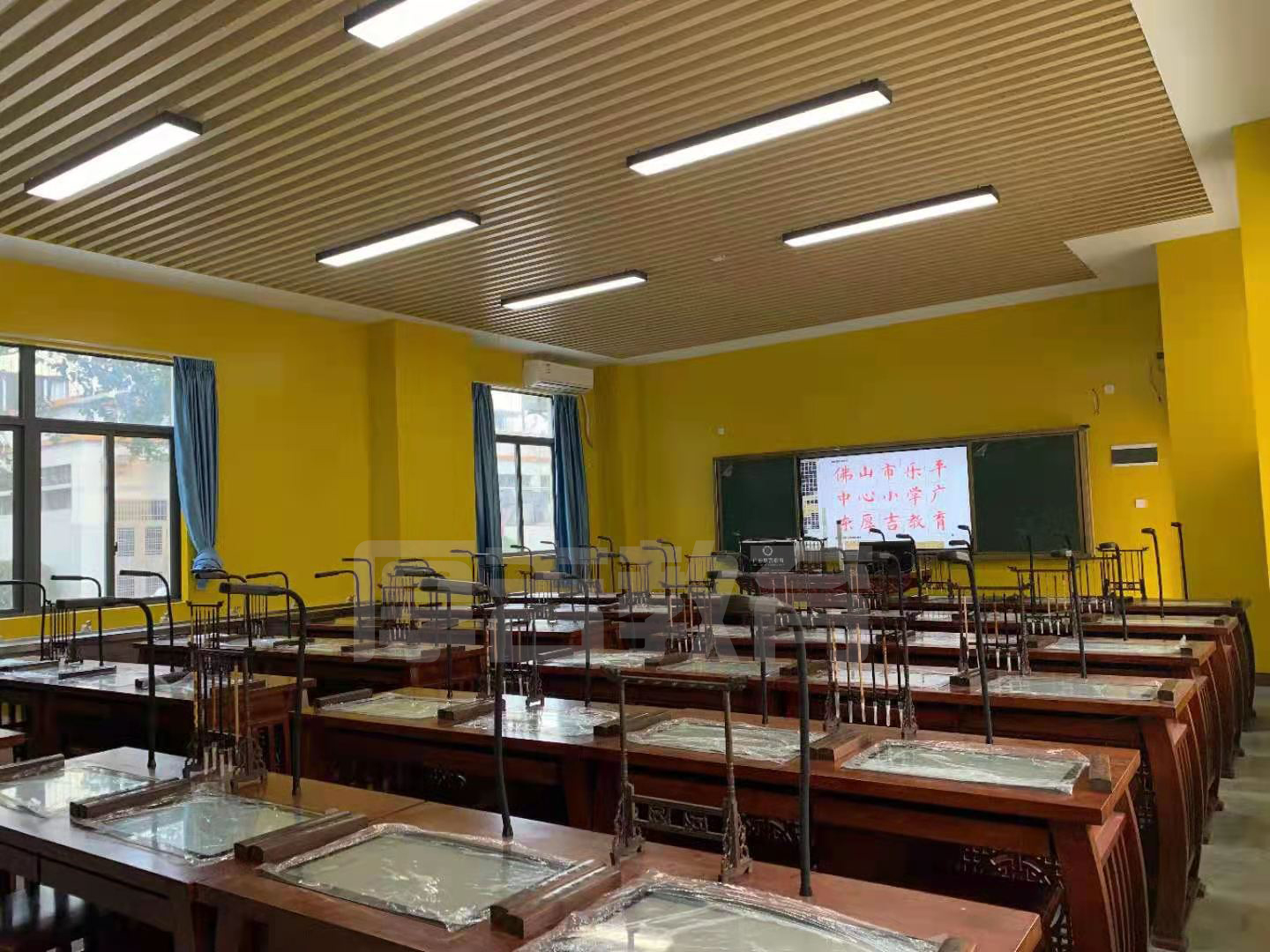 智慧<a href='http://m.tjxblsf.com/chanpin/57-1.html' target='1' style='font-size:18px; font-weight:bold; color:#000000;'>書法室</a>