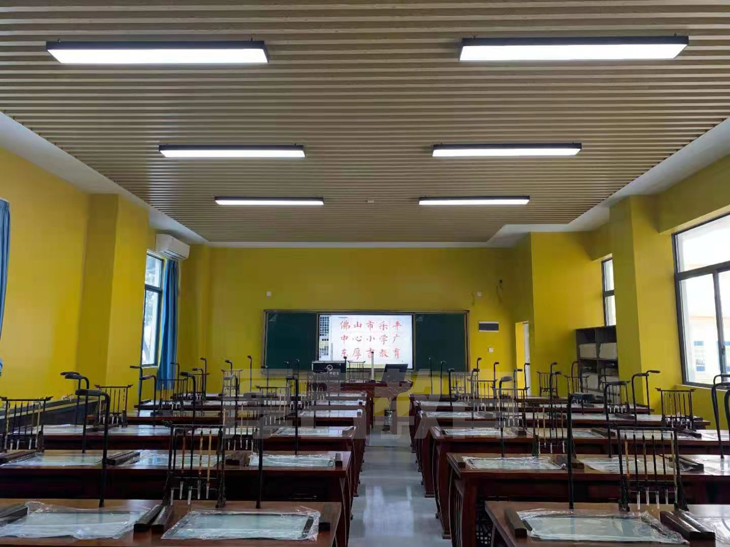 學(xué)校<a href='http://m.tjxblsf.com/chanpin/57-1.html' target='1' style='font-size:18px; font-weight:bold; color:#000000;'>書法室</a>