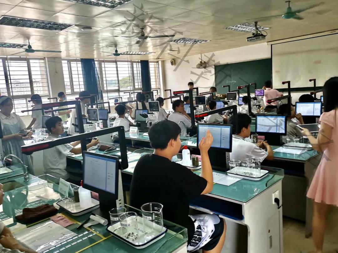 <a href='http://m.tjxblsf.com/' target='1' style='font-size:14px; font-weight:bold; color:#0080ff;'>物理實驗室</a>考試系統