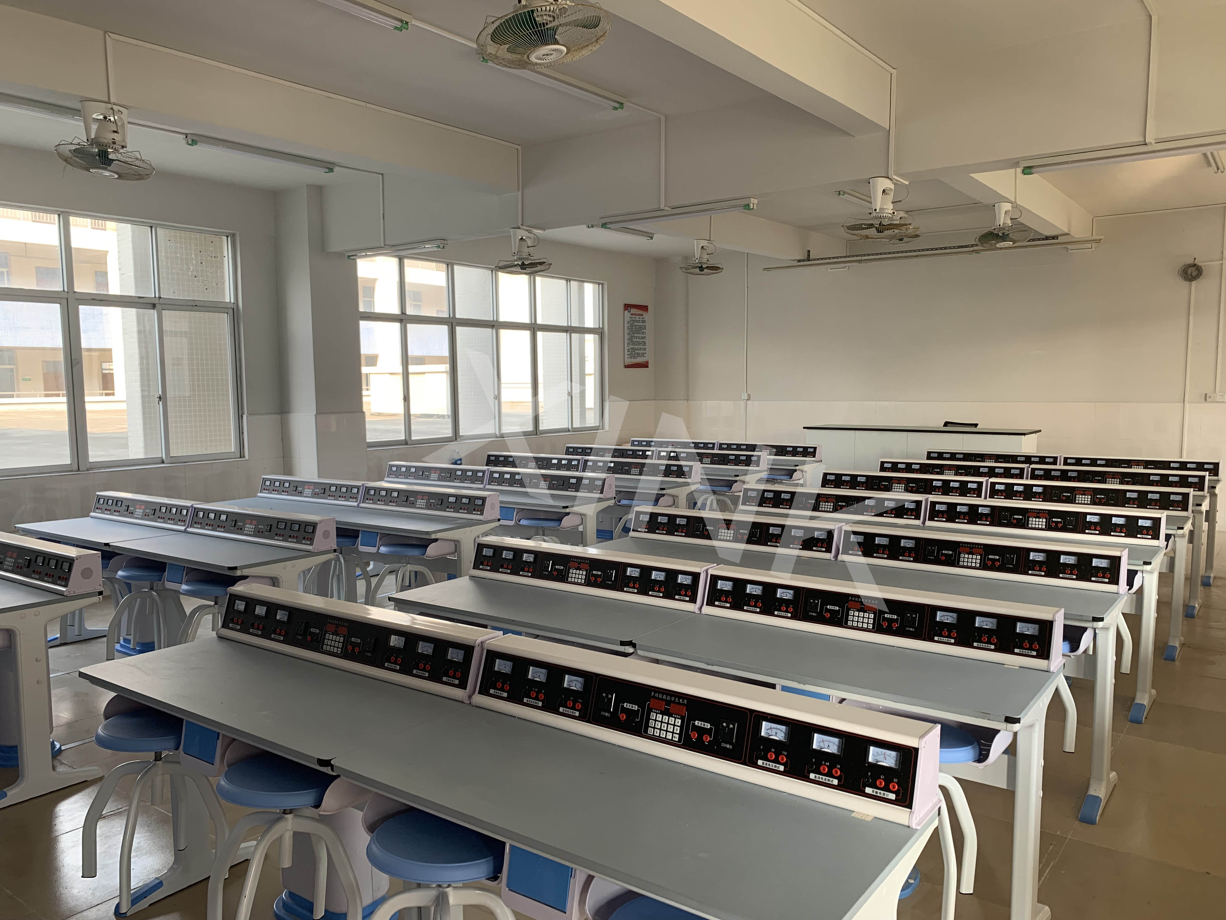 <a href='http://m.tjxblsf.com/' target='1' style='font-size:14px; font-weight:bold; color:#0080ff;'>物理實驗室</a>