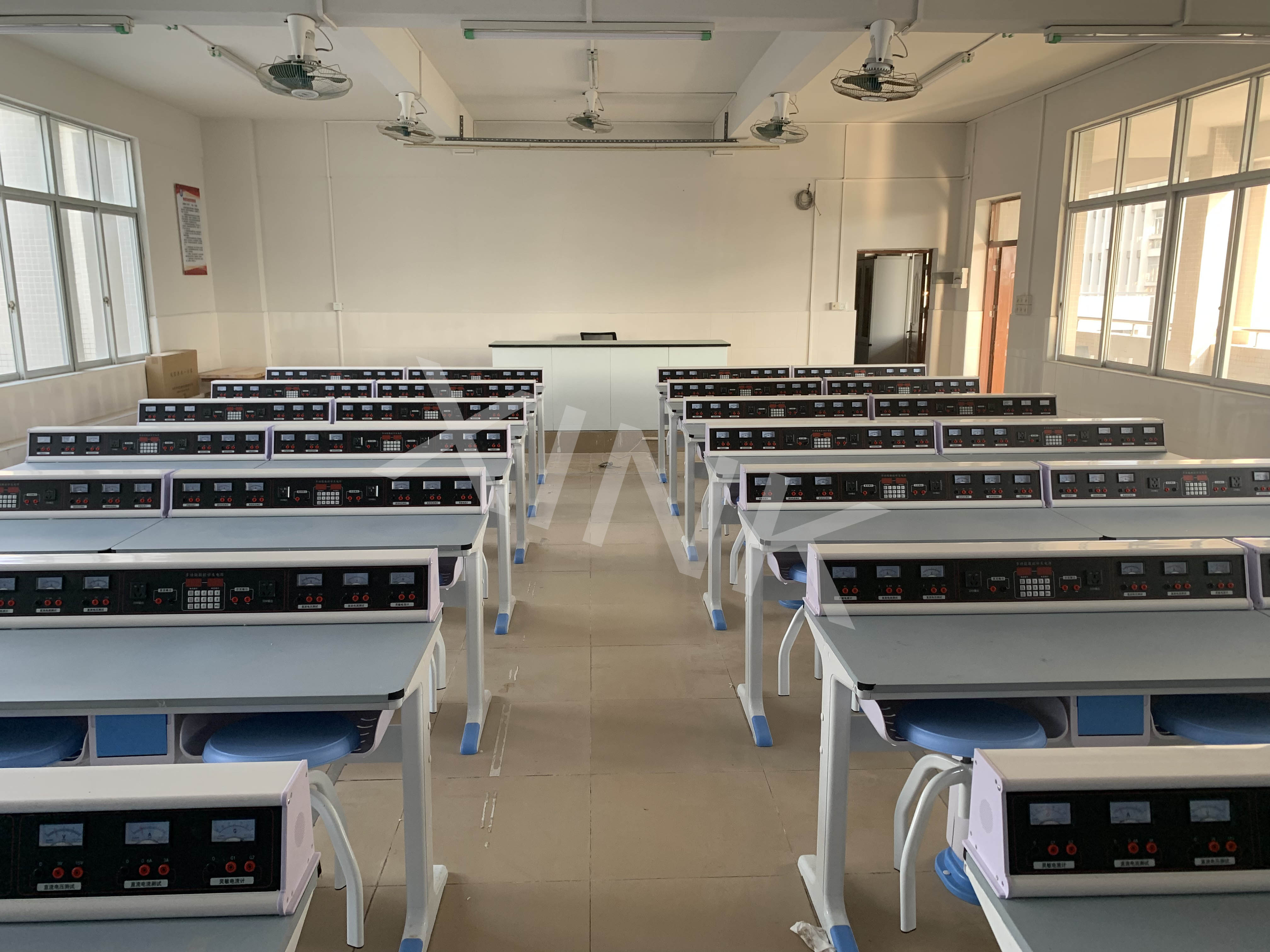 <a href='http://m.tjxblsf.com/' target='1' style='font-size:14px; font-weight:bold; color:#0080ff;'>物理實驗室</a>