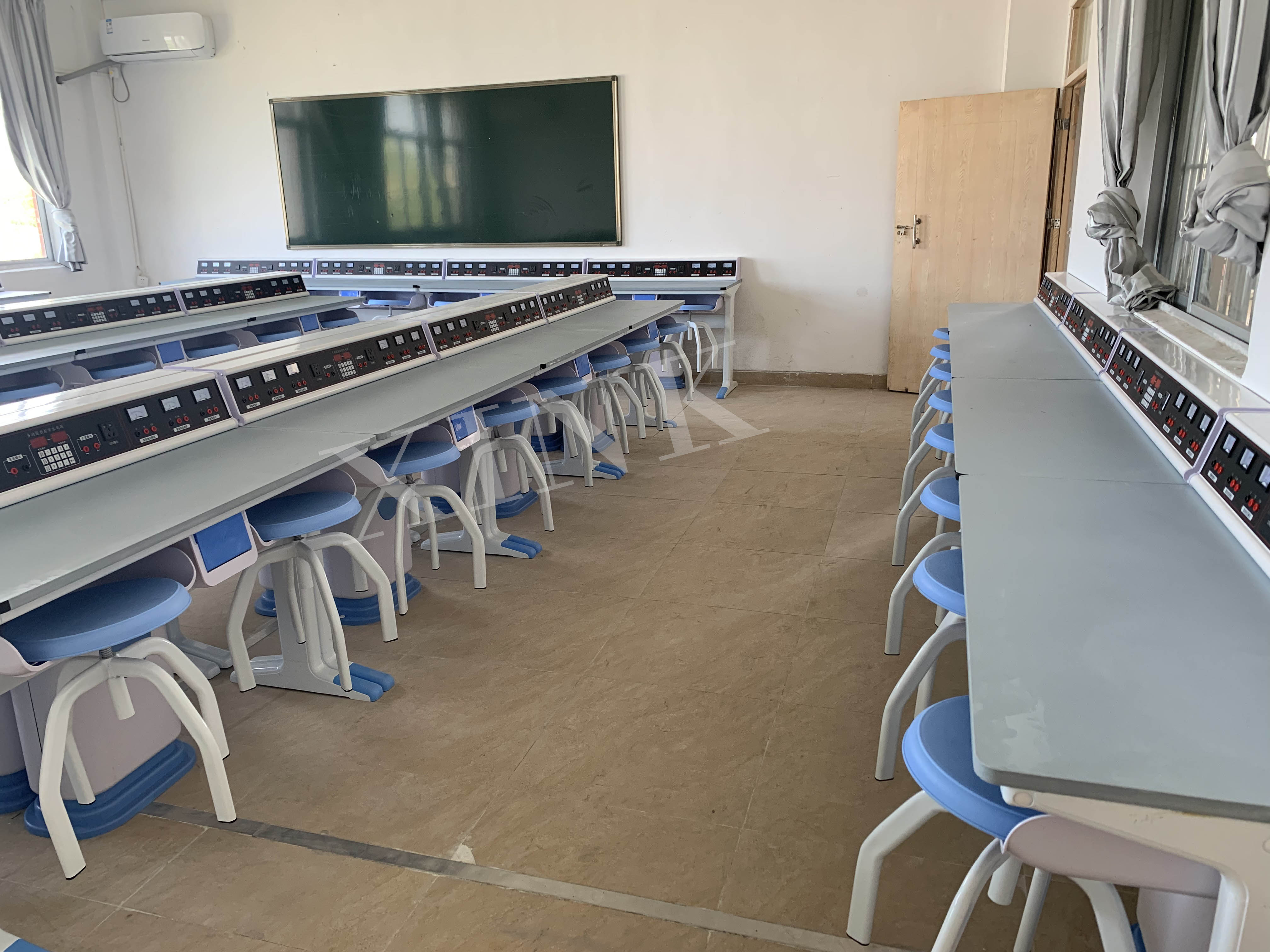 <a href='http://m.tjxblsf.com/' target='1' style='font-size:14px; font-weight:bold; color:#0080ff;'>物理實驗室</a>