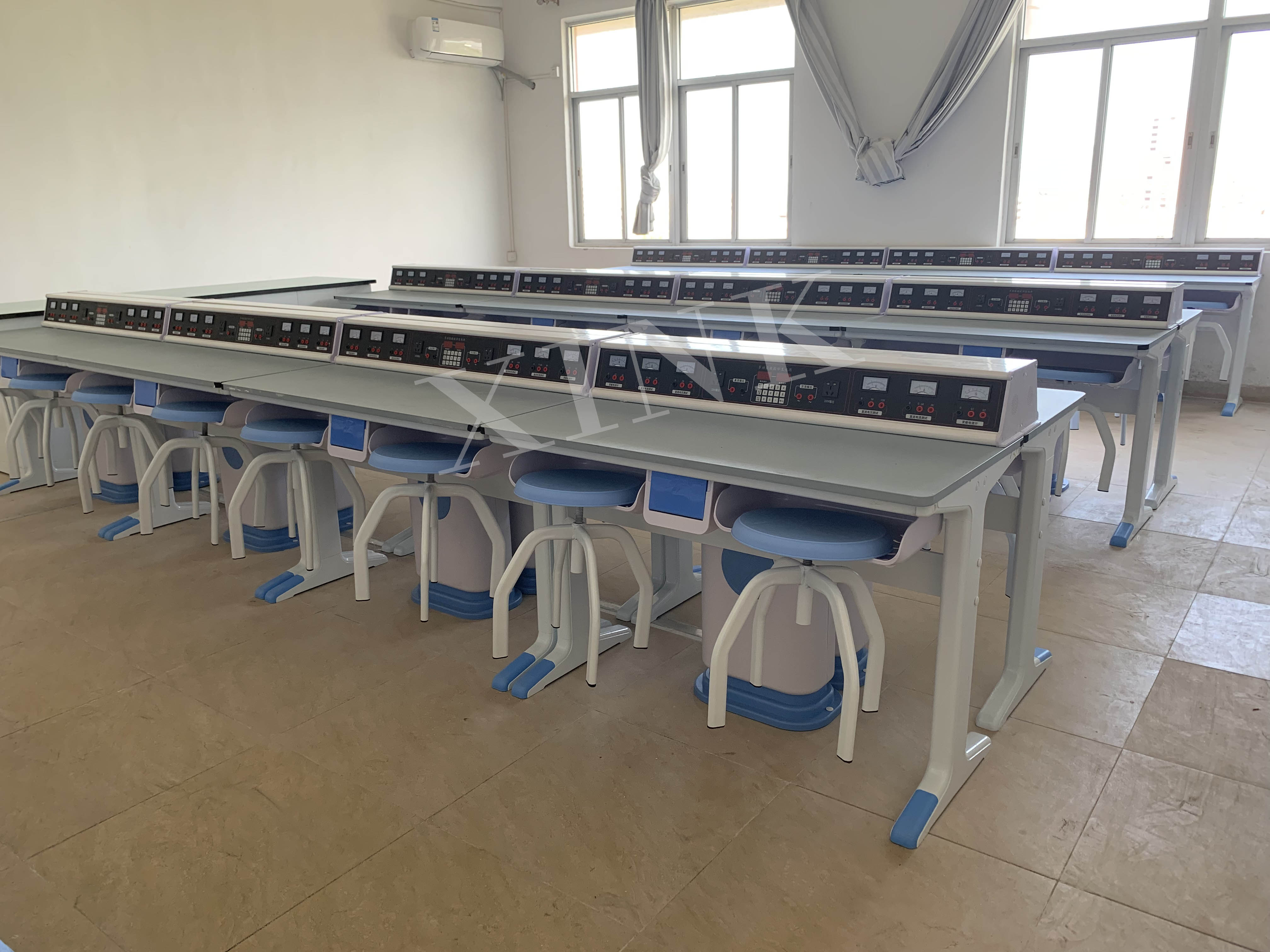 電學<a href='http://m.tjxblsf.com/' target='1' style='font-size:14px; font-weight:bold; color:#0080ff;'>物理實驗室</a>