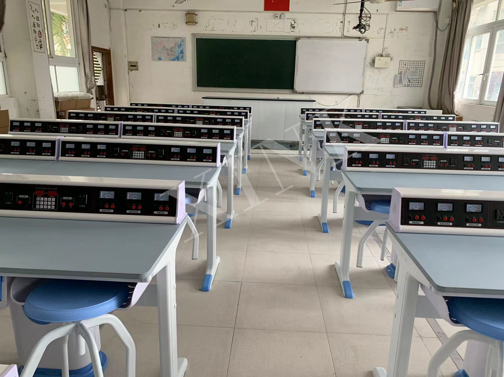 <a href='http://m.tjxblsf.com/' target='1' style='font-size:14px; font-weight:bold; color:#0080ff;'>物理實(shí)驗(yàn)室</a>