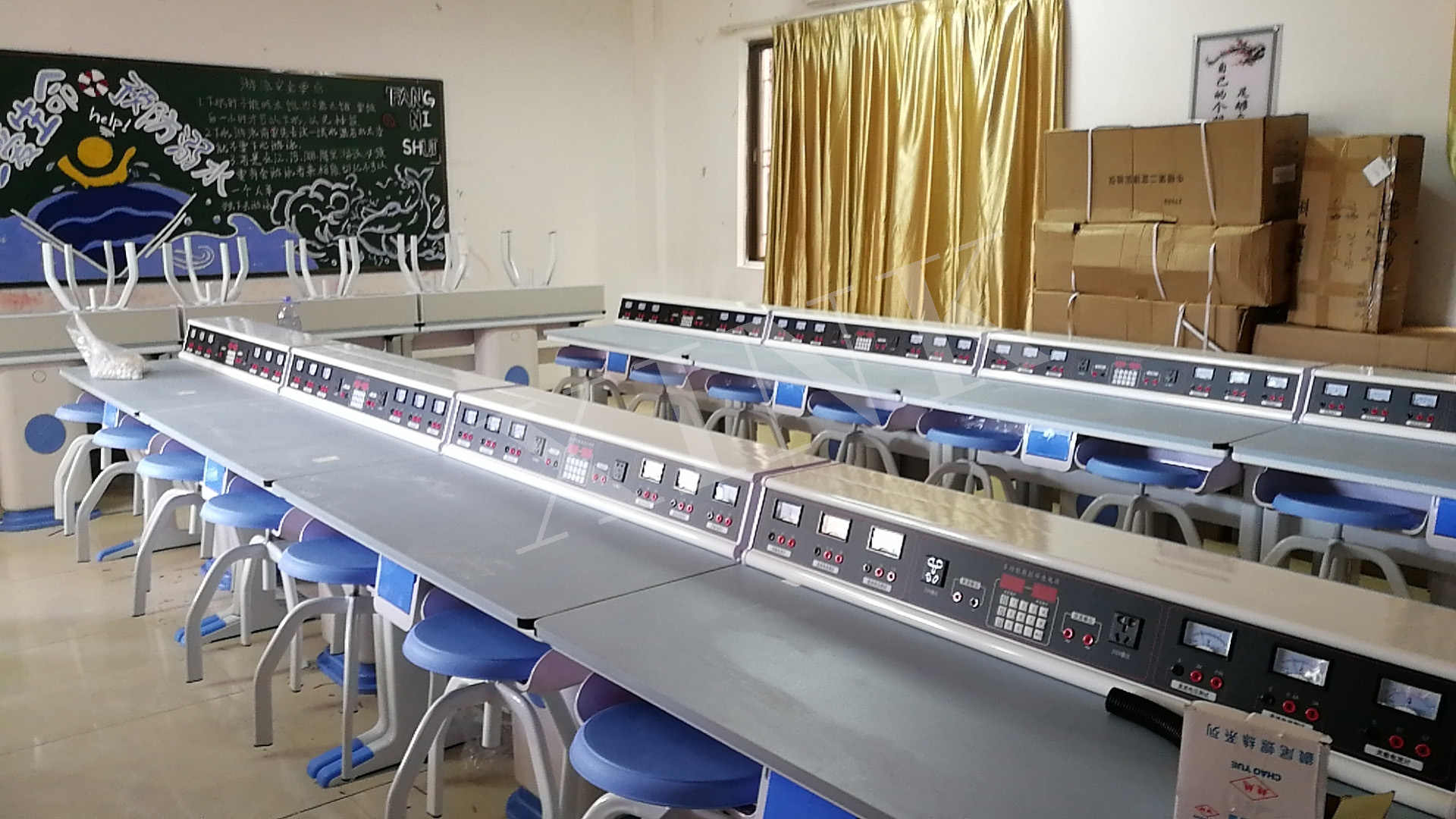 物理電學(xué)實(shí)驗(yàn)室