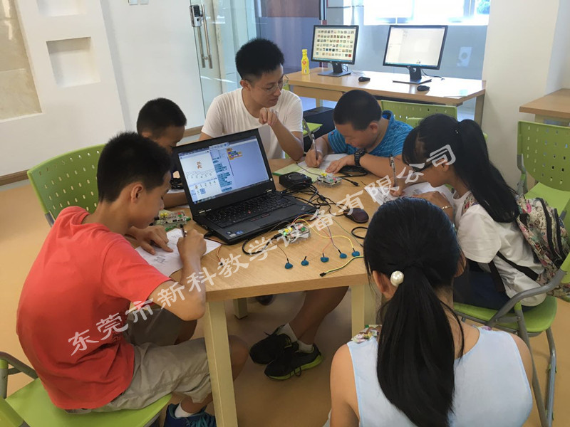 <a href='http://m.tjxblsf.com' target='1' style='font-size:14px; font-weight:bold; color:#0080ff;'>創客實驗室</a>