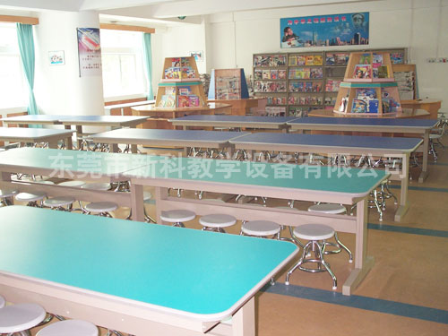 <a href='http://m.tjxblsf.com/chanpin/110-1.html' target='1' style='font-size:18px; font-weight:bold; color:#000000;'>圖書閱覽室</a>7