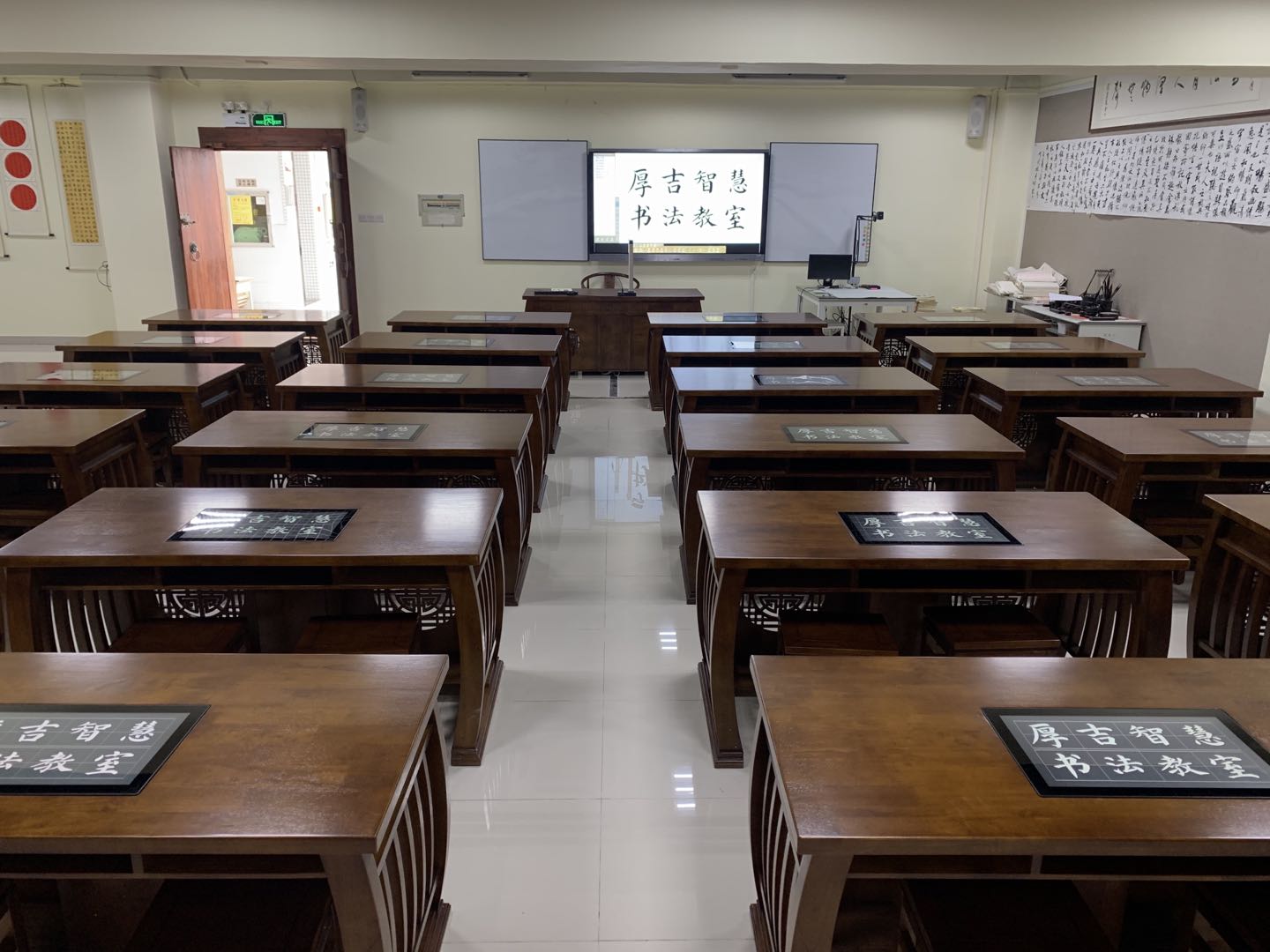 智慧<a href='http://m.tjxblsf.com/chanpin/57-1.html' target='1' style='font-size:18px; font-weight:bold; color:#000000;'>書(shū)法室</a>