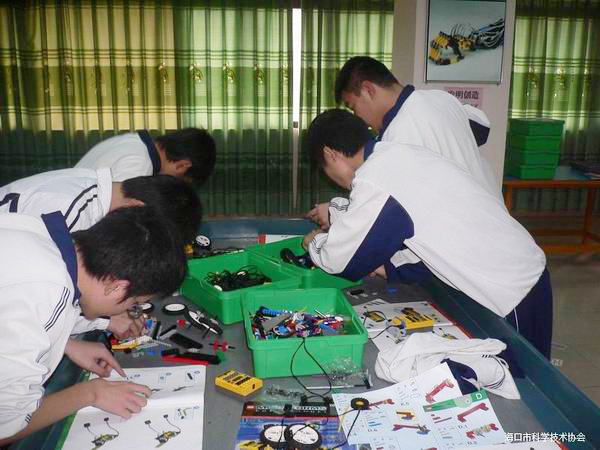 <a href='http://m.tjxblsf.com/chanpin/60-1.html' target='1' style='font-size:18px; font-weight:bold; color:#000000;'>機器人功能室</a>2