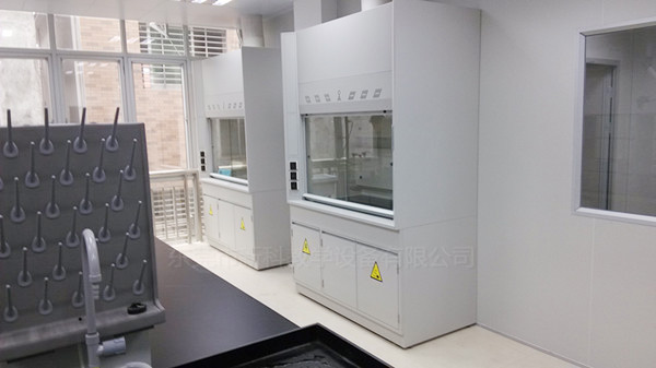 <a href='http://m.tjxblsf.com/products/62-1.html' target='1' style='font-size:18px; font-weight:bold; color:#000000;'>實驗室通風柜</a>案例