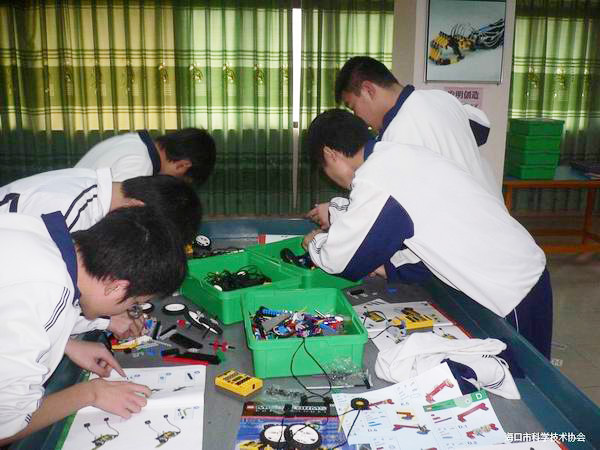 <a href='http://m.tjxblsf.com/chanpin/60-1.html' target='1' style='font-size:18px; font-weight:bold; color:#000000;'>機器人功能室</a>